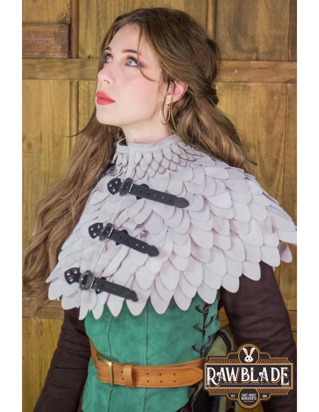 Gorgerin en cuir avec écailles modèle Oria - Gris ⚔️ Boutique Épées