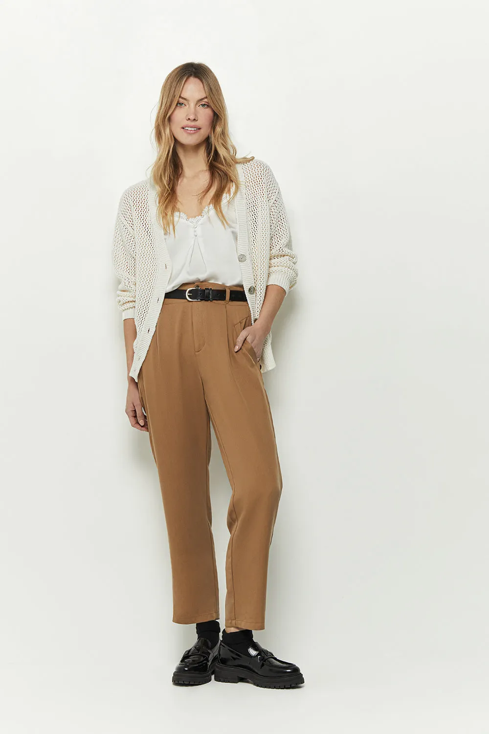 PANKA - Pantalon camel néo-carotte en Lyocell®