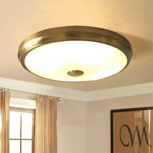 Plafonnier LED doré au design moderne 